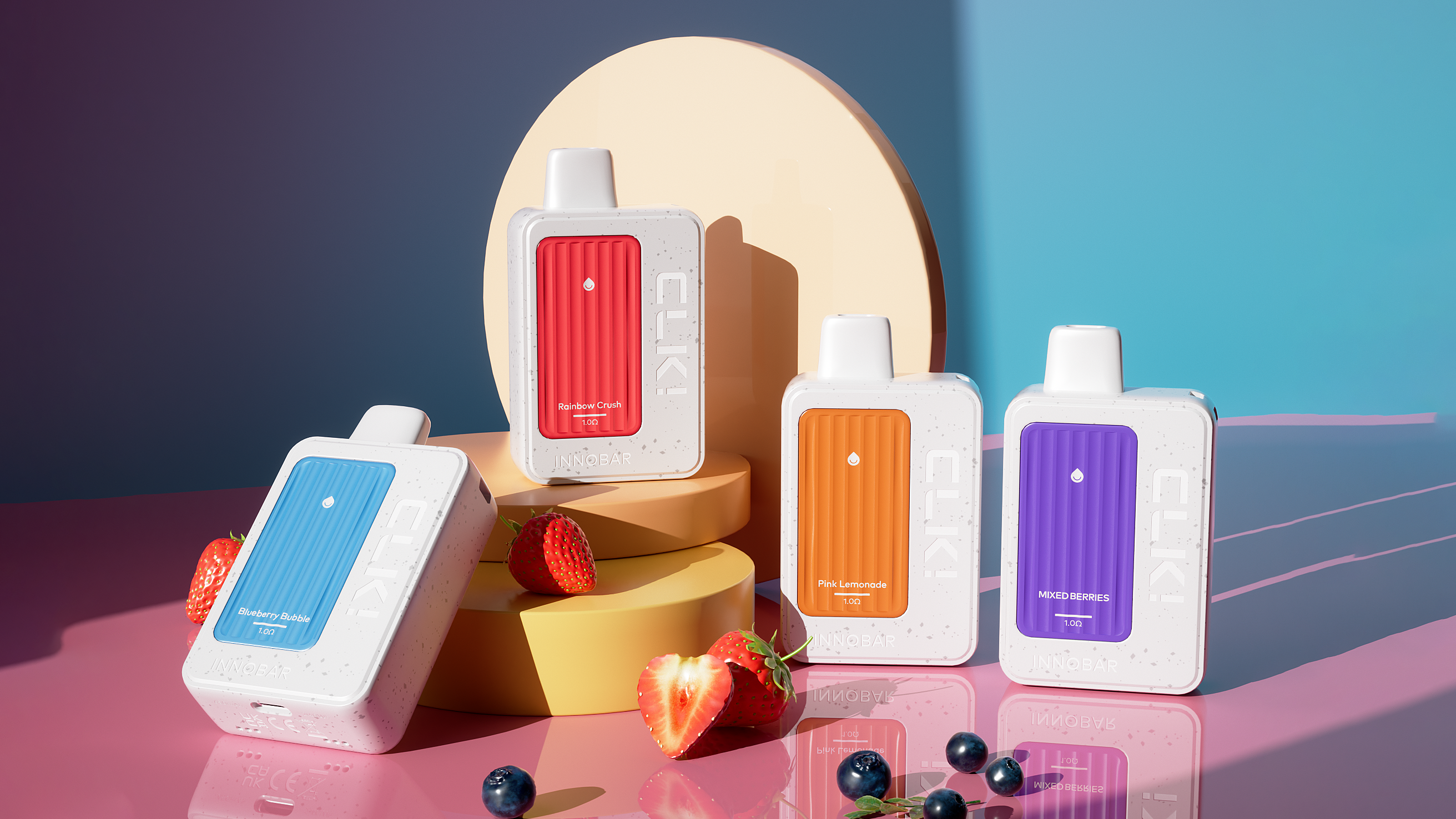 Vier INNOBAR CLK in Rot, Orange, Blau und Lila mit einigen Erdbeeren und Blaubeeren.